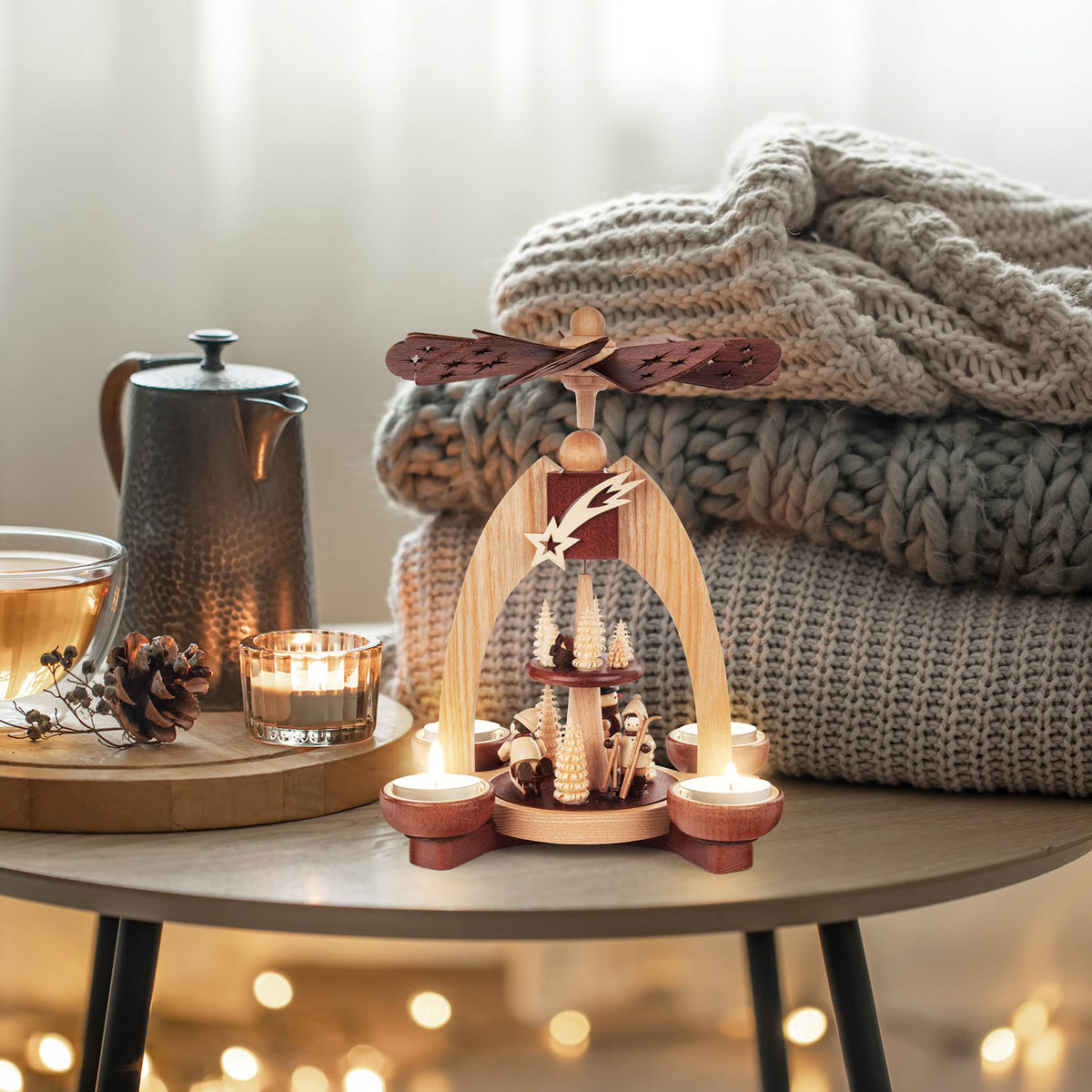 Pyramide mit Winterkindern