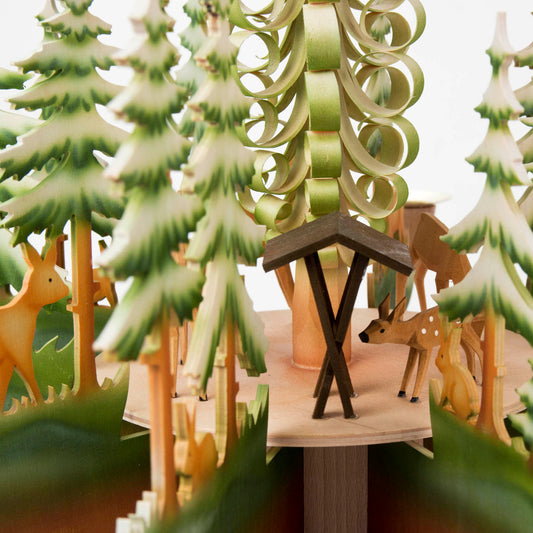 Pyramide mit Rehen