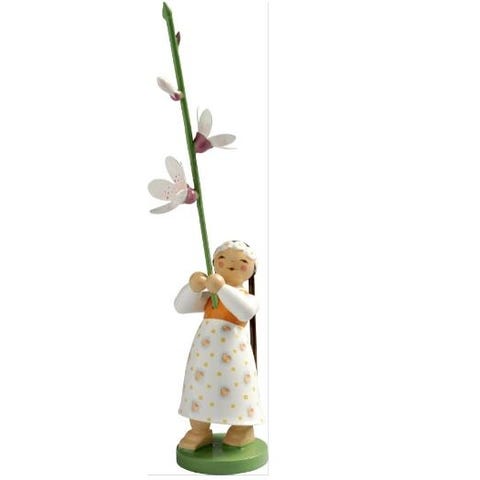 Mädchen mit Kirschblüte