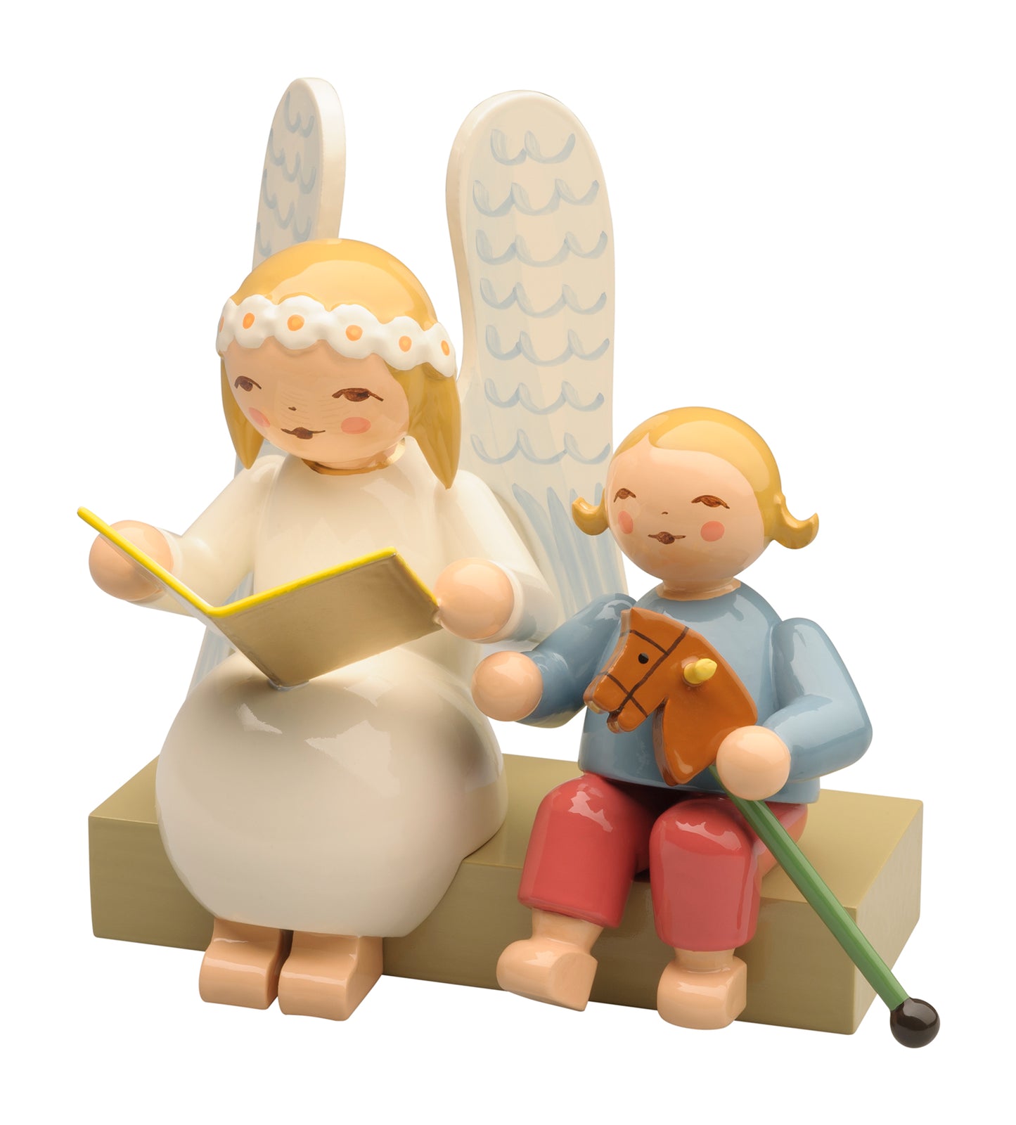 Marguerite ange sur banc avec garçon